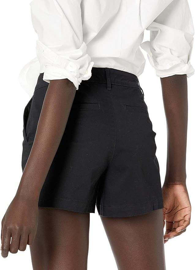 Amazon Essentials Women's Mid-Rise Slim-Fit 3.5 Inch Inseam Khaki Short